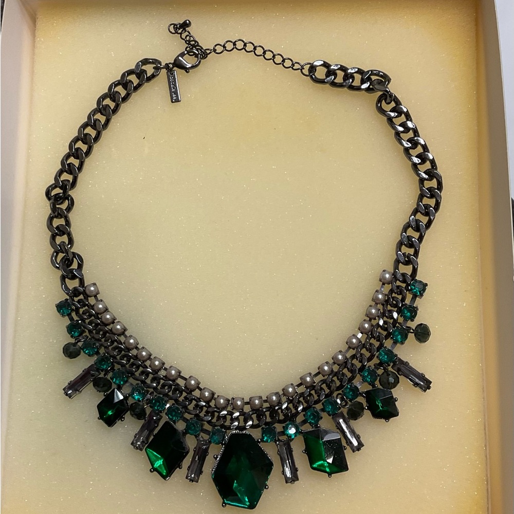 Elegant Green and Silver Necklace